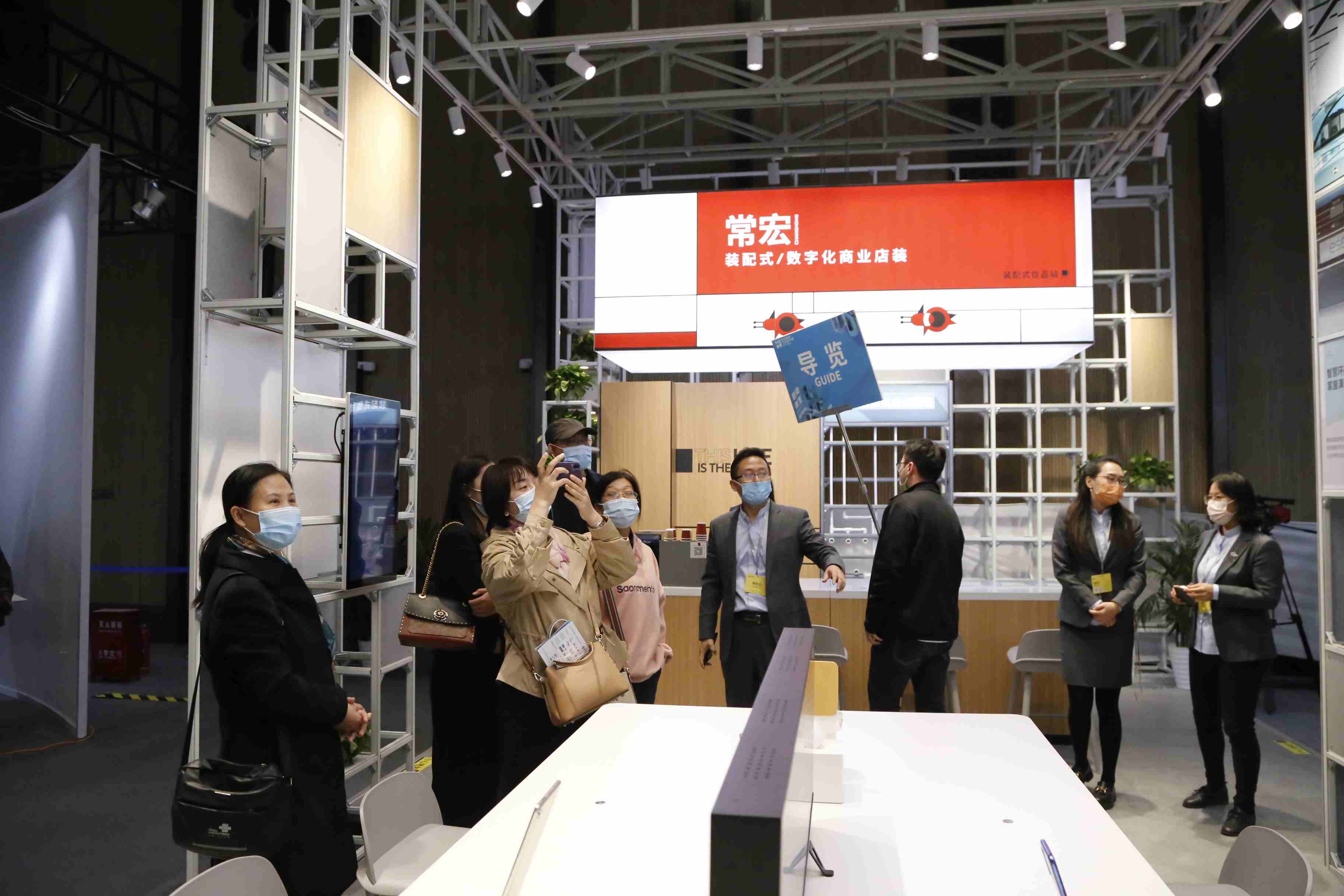 HJC黄金城聚焦“低碳、裝配式、數字化店裝”展出商業店裝係統集成