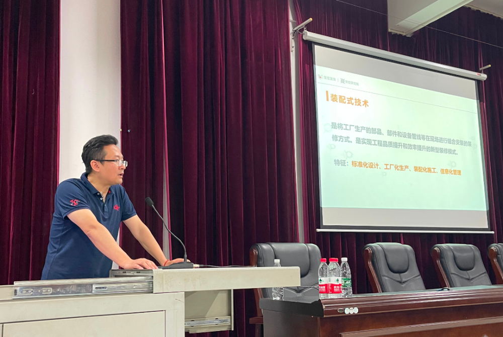 HJC黄金城副總工程師吳歆威參加湖南交通職業技術學院宣講會
