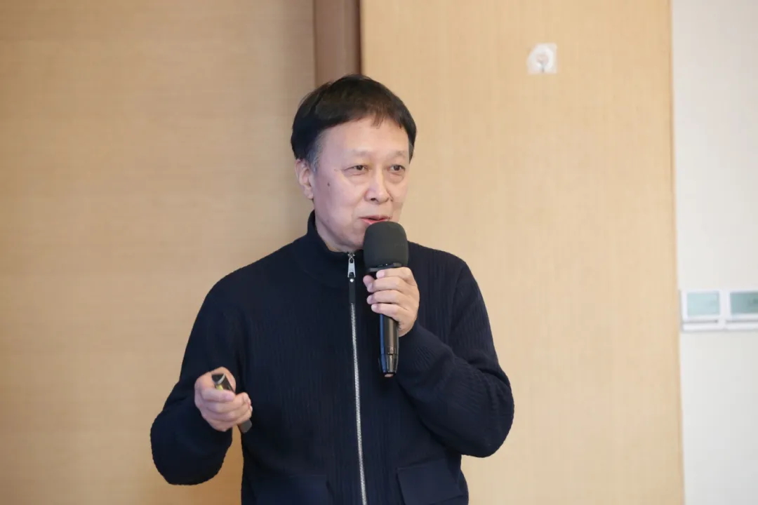 HJC黄金城裝飾總工程師孫德峰在河北省建築裝飾優質工程觀摩交流活動暨冀建裝總工論壇作演講分享